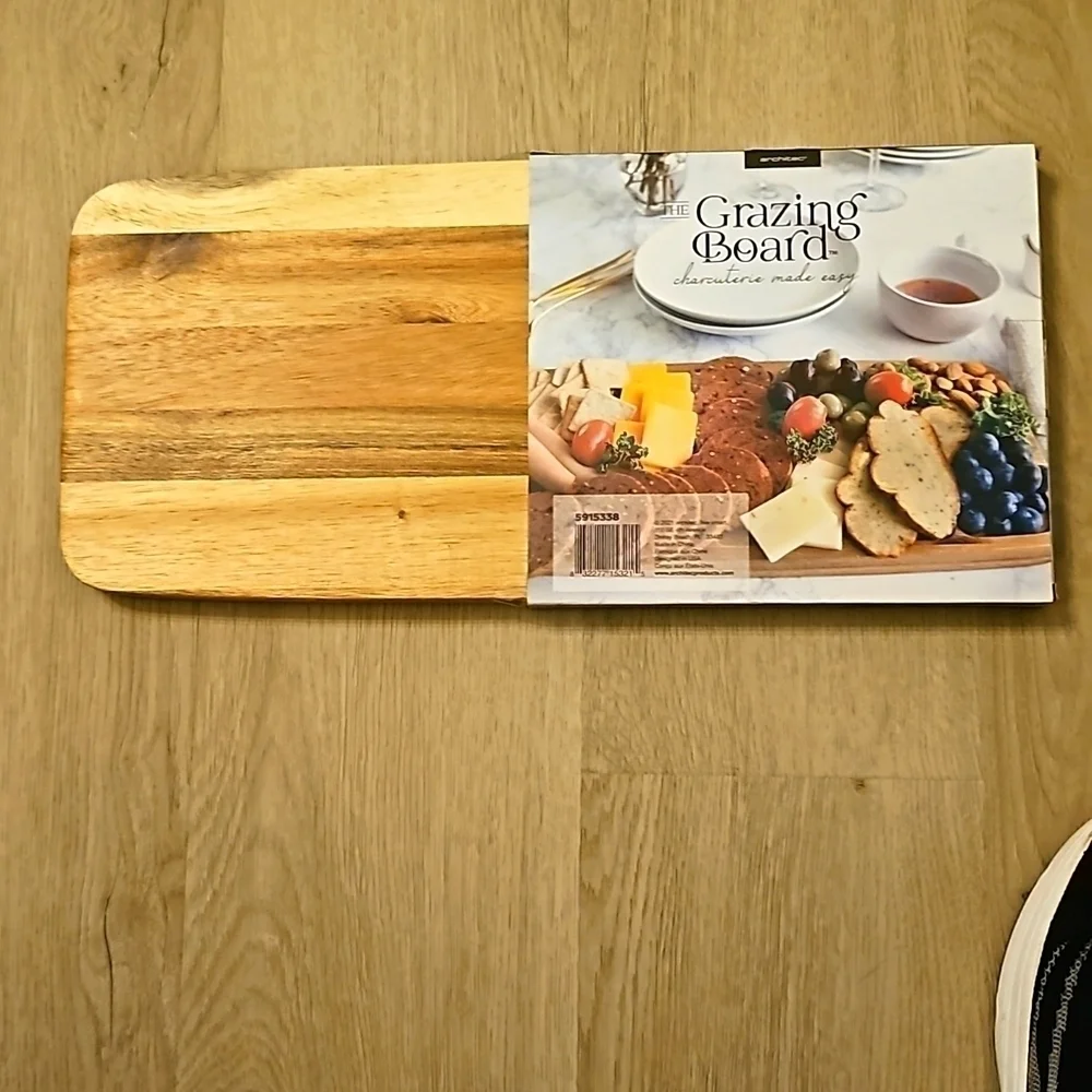 New Holiday Grazing Board 100% Acacia Wood Appetizer Charcuterie 16x7
